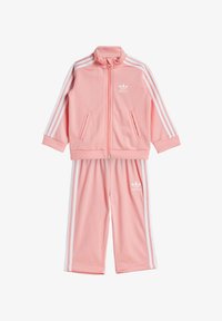 Набор одежды