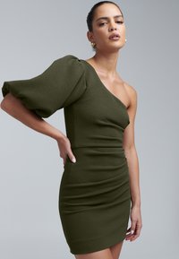 Платье футляр