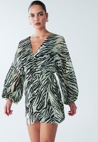 Короткое платье