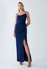 Платье макси