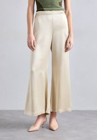 Широкие брюки Широкие брюки