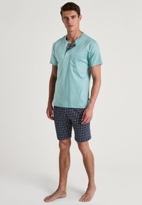 Пижама с шортами