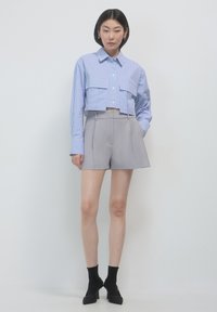 Атласная блузка