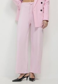 Спортивные штаны