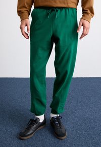 Спортивные штаны Спортивные штаны