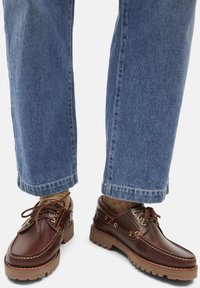 Ботинки на шнуровке