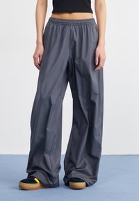 Спортивные штаны