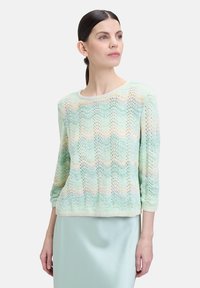 Пуловер с рукавом три четверти