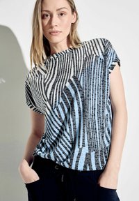 Атласная блузка