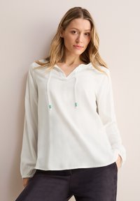 Атласная блузка