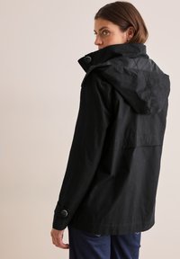 Короткое пальто