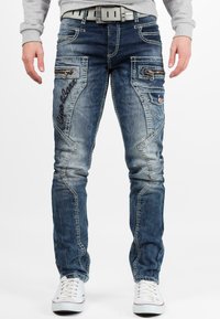 Узкие джинсы Узкие джинсы