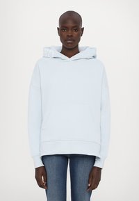 Пуловер с капюшоном