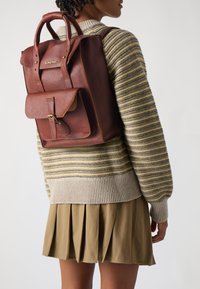 Кожаный рюкзак