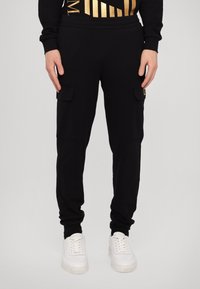 Брюки с накладными карманами Брюки с накладными карманами