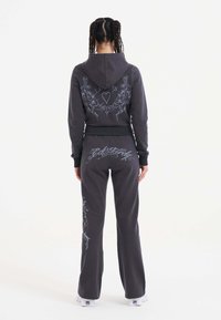 Спортивные штаны