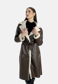 Шерстяное пальто