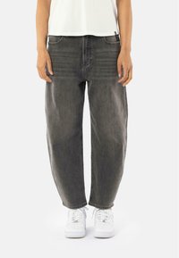 Свободные джинсы