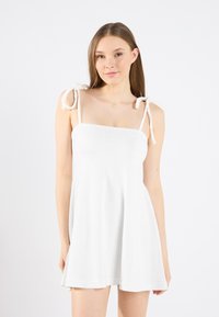 Короткое платье