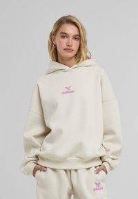 Пуловер с капюшоном Пуловер с капюшоном