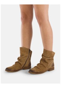 Широкие сапоги