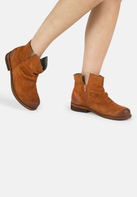 Широкие сапоги