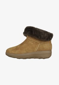 Сапожки на танкетке Сапожки на танкетке