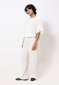 Широкие брюки Широкие брюки