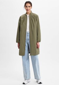 Короткое пальто Короткое пальто