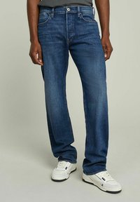 Прямые джинсы