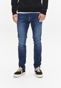 Прямые джинсы