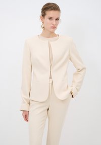 Костюм Костюм