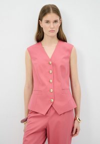 Джинсовая жилетка