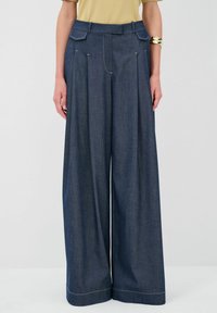 Свободные джинсы