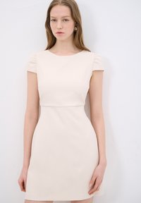 Платье футляр