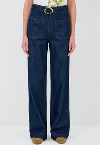 Свободные джинсы