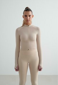 Спортивная толстовка