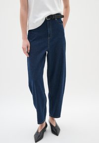 Свободные джинсы