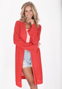 Длинный жилет