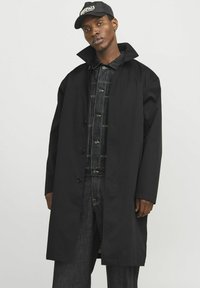 Шерстяное пальто