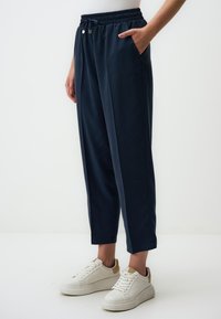 Спортивные штаны