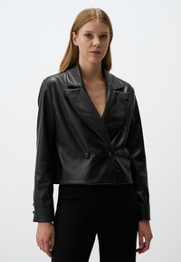 Короткая куртка