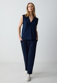 Спортивные штаны