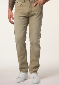 Прямые джинсы