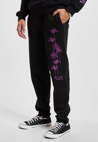 Спортивные штаны