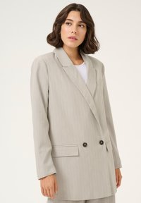 Длинный блейзер