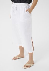 Юбка с накладными карманами