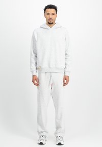 Пуловер с капюшоном