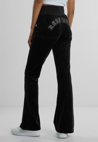 Спортивные штаны