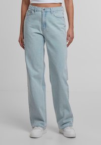 Прямые джинсы